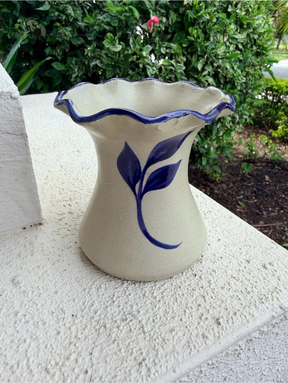 Vintage Williamsburg Pottery 7” Vase Cobalt Blue Leaf Ruffled Rim Stoneware VA